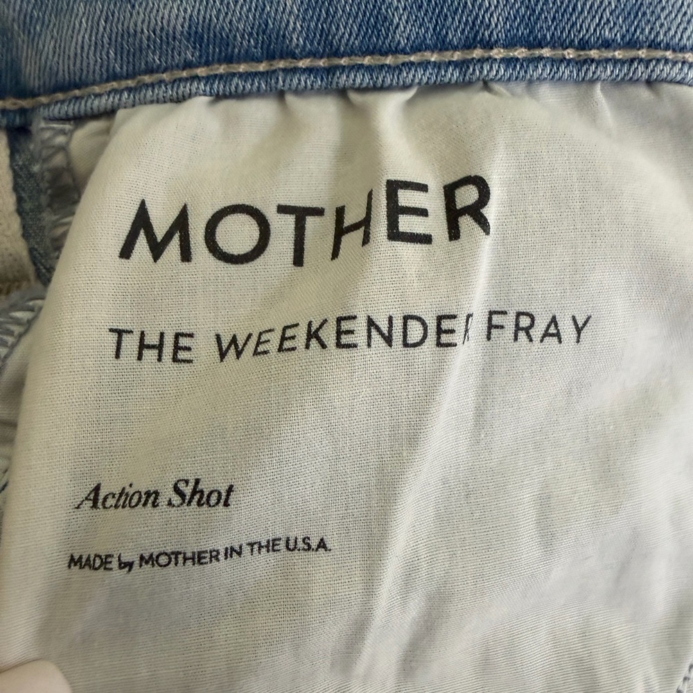 Mother Weekender Fray Action Shot Flare Jeans 24 Light Wash Distressed Raw Hem - Picture 13 of 16
